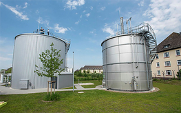 Installation de fermentation de HAMBURG WATER Cycle, dans laquelle les matières fécales transportées dans des conduites sous vide sont utilisées pour la fabrication de biogaz. (Photo: Krafft Angerer / HAMBURG WASSER)