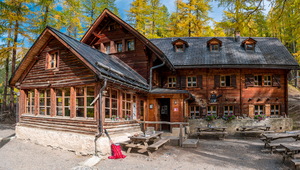 The alternative method of assessing the cleaning performance of small wastewater treatment plants for mountain huts using potassium as a tracer is currently being validated by measurements at Chamanna Cluozza and other mountain huts (Photo: Adobe Stock).