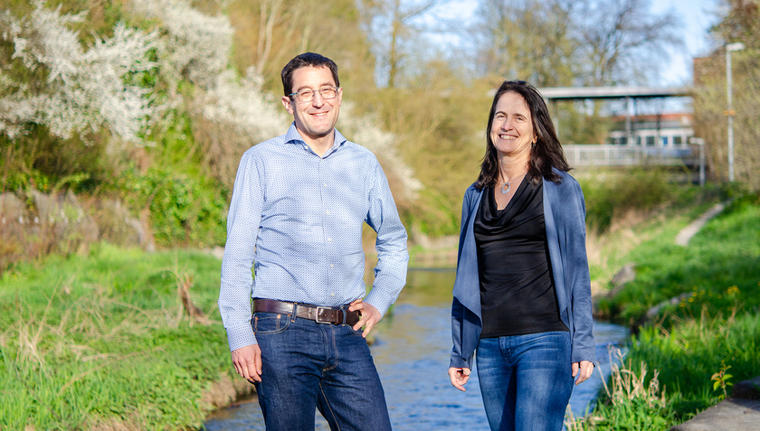 Le professeur Florian Altermatt et la professeure Catherine Graham ont dirigé en tandem l’initiative de recherche « Blue-Green Biodiversity » (Photo Morgane Brosse).