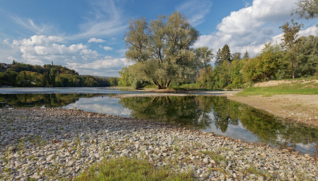 Zusammenfluss von Limmat und Aare (Foto: Jan Ryser/BAFU).