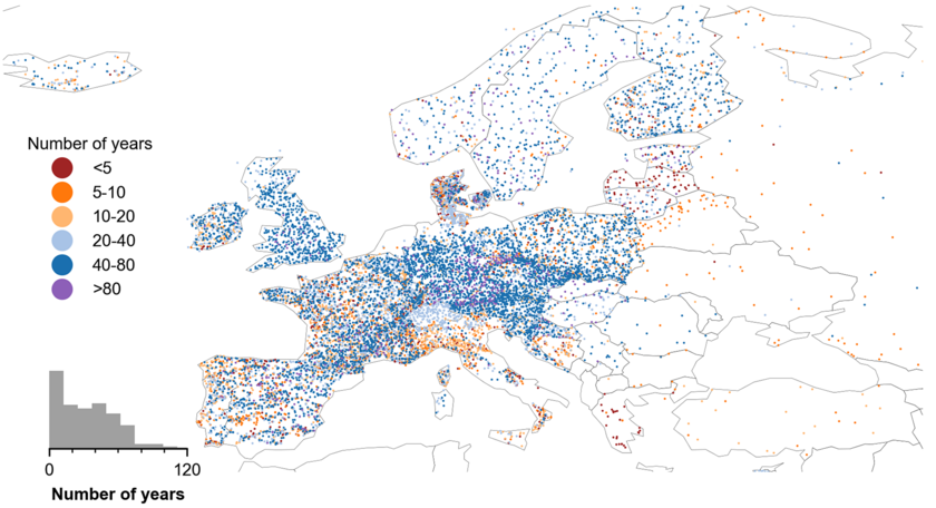 Répartition spatiale des 17’130 points de mesure du débit recueillis par  EStreams. Les couleurs montrent la longueur des séries chronologiques en années.